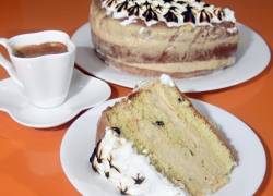 La torta de rompope se llevó el premio a la innovación pastelera durante la IX Feria Gastronómica Internacional Raíces.