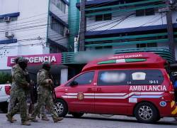 Militares resguardan la clínica donde se encuentra Aquiles Alvarez.