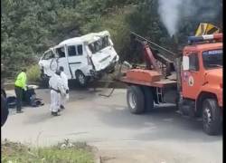 Accidente de tránsito mortal en Bolívar: furgoneta cayó con familia que viajaba a Guayaquil