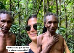 VÍDEO: Anciano de una tribu ve su rostro por primera vez a través de un vídeo en un celular