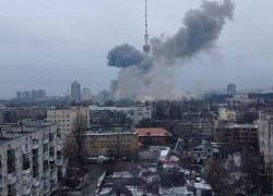 Cinco personas han muerto y otras cinco han resultado heridas en el bombardeo ruso de esta tarde contra la torre de televisión de Kiev, informó el Servicio Estatal de Emergencias ucraniano en su página de Facebook.