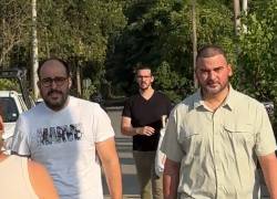 Captura de video que muestra a Xavier y Antonio Alvarez, hermanos del alcalde de Guayaquil, Aquiles Alvarez.