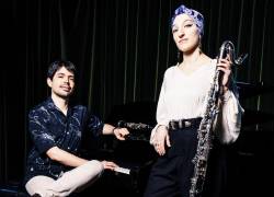 Juan Manuel y Gaëlle se conocieron en el 2017. Hoy forman un dúo piano-clarinete destacando lo mejor de sus culturas en el jazz.