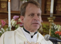 Maximiliano Estupiñán fue encontrado sin vida en el patio de su casa.