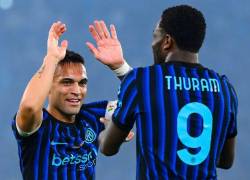 Lautaro Martínez y Marcos Thuram celebrando el gol anotado a la Lazio en la final de la Copa Italia