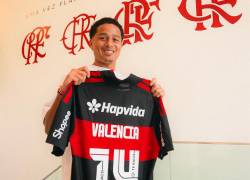 Anthony Valencia con la camiseta de Flamengo.