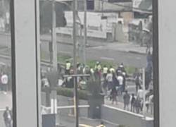 Una persona fue atacada por sacapintas en el norte de Quito.