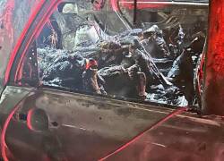 Terrorismo en Guayaquil: queman un carro con tres personas adentro en la Isla Trinitaria