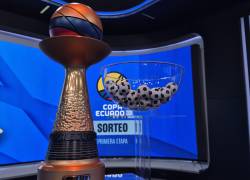 Trofeo de la Copa Ecuador 2026 en el sorteo de la primera etapa.