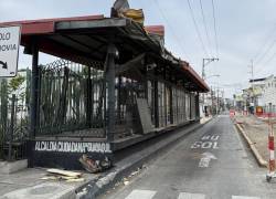 Estación de metrovía tras choque con Tráiler, Guayaquil.