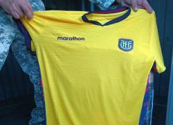 Camiseta falsificada con los logos de la selección Tricolor.