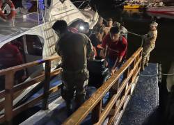 Una de las personas heridas por el naufragio ocurrido cerca de Puerto Ayora.