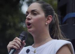 Fotografía de archivo que muestra a Fiorella Ycaza en una marcha a favor de Aquiles Alvarez.