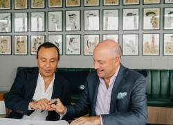 Pablo Salazar, Presidente Ejecutivo Diners Club y Isidro De Icaza, Presidente Guayaquil Country Club.