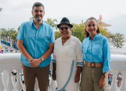 Aquiles Alvarez, Lourdes Tibán y Marcela Aguiñaga se reunieron en el Municipio de Guayaquil.