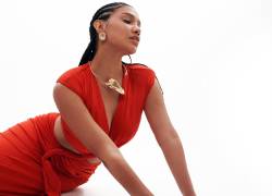 Sara Varas es modelo desde los 14 años y pronto será Licenciada en gestión en hotelería y turismo. En Ecuador su agente es Denise Klein y su agencia internacional es Azure Models.