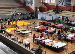 El Coliseo José Gallardo Moscoso, en el cantón Piñas, es uno de los dos albergues que recibieron a los más de 400 personas afectadas por el deslave que inició desde este viernes 28 de febrero.