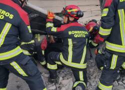 Trágico accidente al sureste de Quito: una mujer muere al caerle bloques de cemento que transportaba un camión