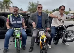 Evento de entrega de las mini motos.