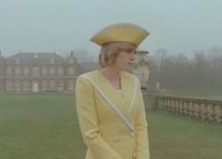 Fotograma del avance de la película Spencer, la cual retrata el calvario que vivió la princesa Diana en sus últimas vacaciones navideñas con la familia real británica.