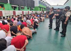 Requisan 150 armas blancas, dos armas de fuego y droga en cárcel de Ecuador.