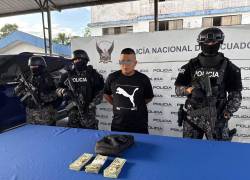 Fotografía de alias 'Topo' bajo custodia policial, luego de su captura.