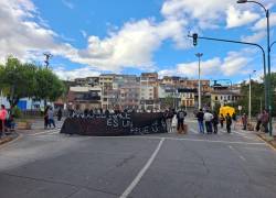 Estudiantes de la Universidad de Cuenca protagonizaron una movilización en Cuenca.