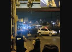 Policía da detalles sobre cadáveres colgados en puente de Durán; Fiscalía allana una vivienda