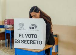 El voto es obligatorio para todos los ecuatorianos que tienen entre los 18 y 65 años.