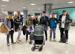 Un nuevo grupo de ecuatorianos llegó desde Varsovia a Quito en vuelo comercial