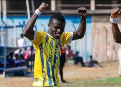 Dominic Frimpong celebrando el gol realizado a Karela United.