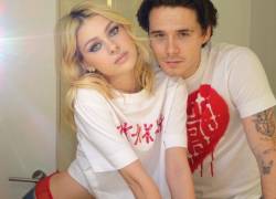 Nicola Peltz es hija del inversor multimillonario Nelson Peltz y de la modelo Claudia Heffner, y Brooklyn Beckham es hijo de Victoria, estrella del pop reconvertida en diseñadora de éxito, y David, leyenda del fútbol inglés.