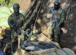 Militares durante un operativo contra la minería ilegal.