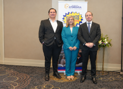 Alfredo Nuques, vicepresidente de Gestión Estratégica de Ambiensa; Stefano Ferretti, CEO de Ambiensa; Rhonda Cevallos, vicepresidenta Ejecutiva de Ambiensa.