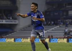 Tommy Chamba celebrando su primer gol con el CS Emelec en el partido frente a Técnico Universitario.