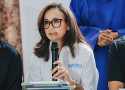 En la foto aparece Marcela Aguiñaga, quien confirmó su renuncia a la Prefectura el próximo 14 de mayo.