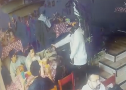 Asalto a mano armada en restaurante del norte de Quito.