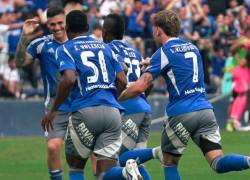 Jugadores de Emelec celebrando el gol realizado a Orense.