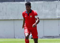 Rommel Cabezas, capitán de El Nacional durante el partido de Serie B frente a Liga de Portoviejo.