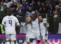 Jugadores de Italia celebrando el gol hecho a Bosnia y Herzegovina.