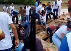 Personas cayeron a fosa de un cementerio en Venezuela.