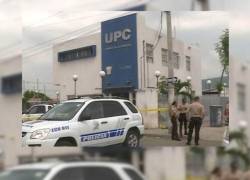 Cuatro sujetos robaron armas de una UPC de Santa Ana, Manabí.