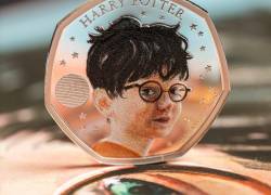 El mago más famosos del mundo aparecerá en una serie de monedas en el Reino Unido para celebrar el 25º aniversario de Harry Potter en la escuela de brujos.
