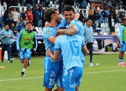 Jugadores de Macará celebrando una anotación en LigaPro.