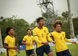 Jugadores de Ecuador celebran el primer gol del partido frente a Uruguay en el Sudamericano Sub 17.