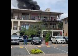 Alarma de incendio en centro comercial de Samborondón fue controlada por bomberos