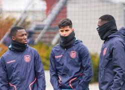 Moisés Caicedo, Piero Hincapié y Willian Pacho entrenando juntos en la selección de Ecuador.