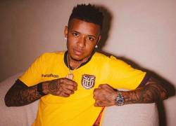 Keny Arroyo con la camiseta de Ecuador.