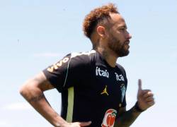 Neymar Jr., entrenando con la selección de Brasil.