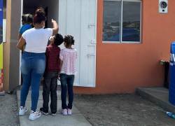 La casa propia que recibieron los menores junto a su madre, está ubicada en el conjunto habitacional Valle Esperanza, en Guayaquil.